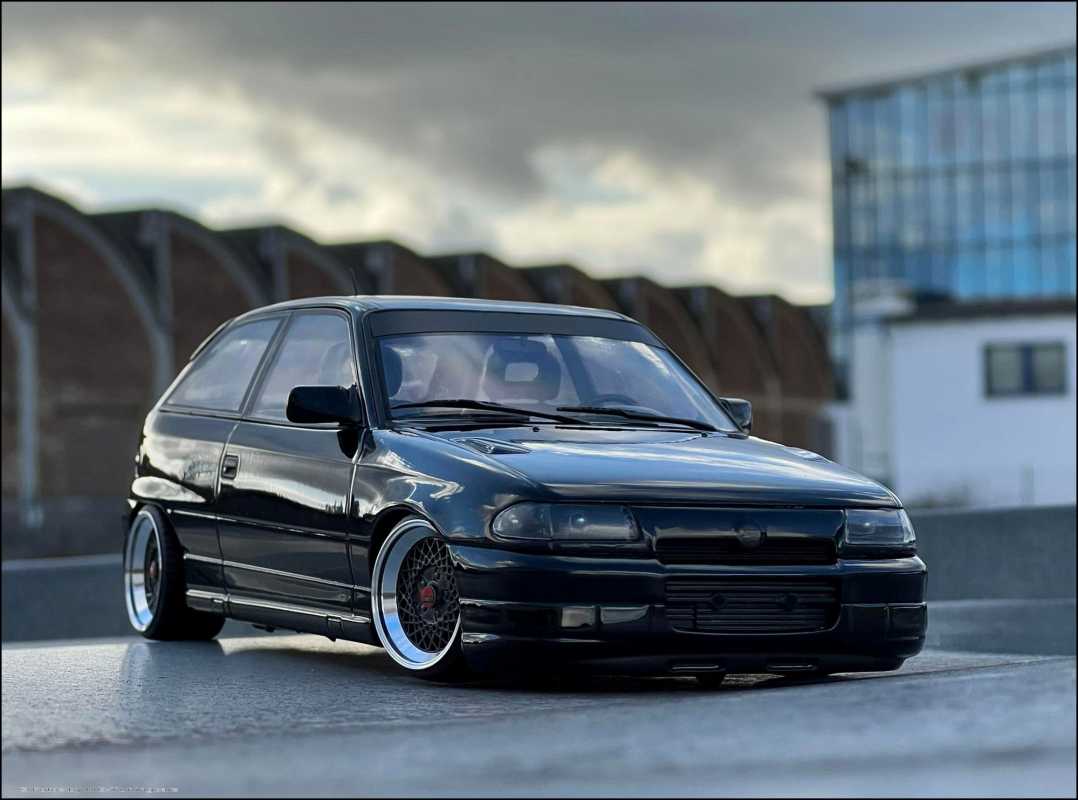 1:18 Opel Astra GSI - Mod.1992 - Norev - Black Edition = OVP